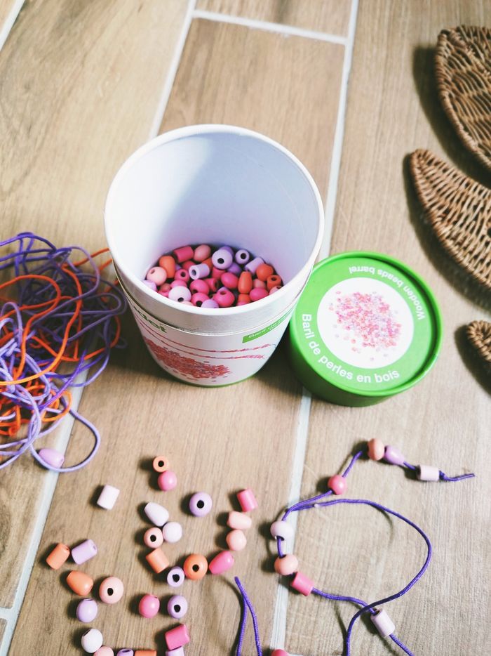 🪡Baril Lot de perles à enfiler en bois multicolores marque Vertbaudet - photo numéro 2