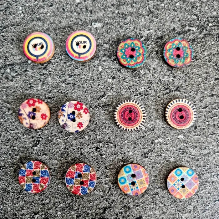 Lot de 12 boutons en bois vintage - photo numéro 2