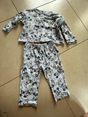 Ensemble pyjama Mickey taille 86 cm (23 mois )