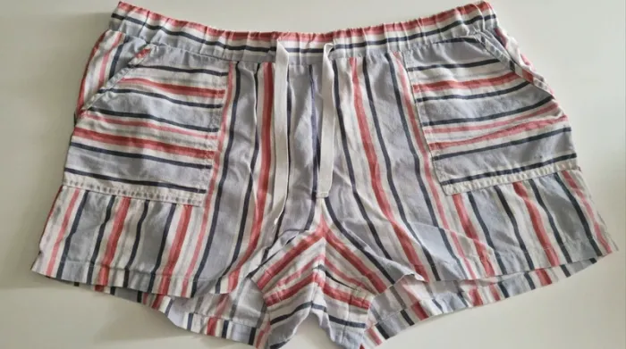 Short à rayures