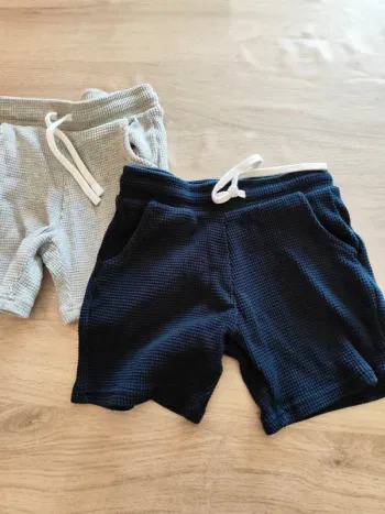 Lot de 2 shorts bleu marine et gris clair