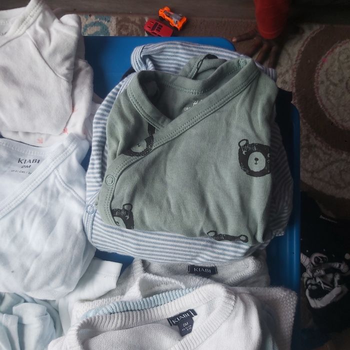 lot de body et gilet bébé - photo numéro 5