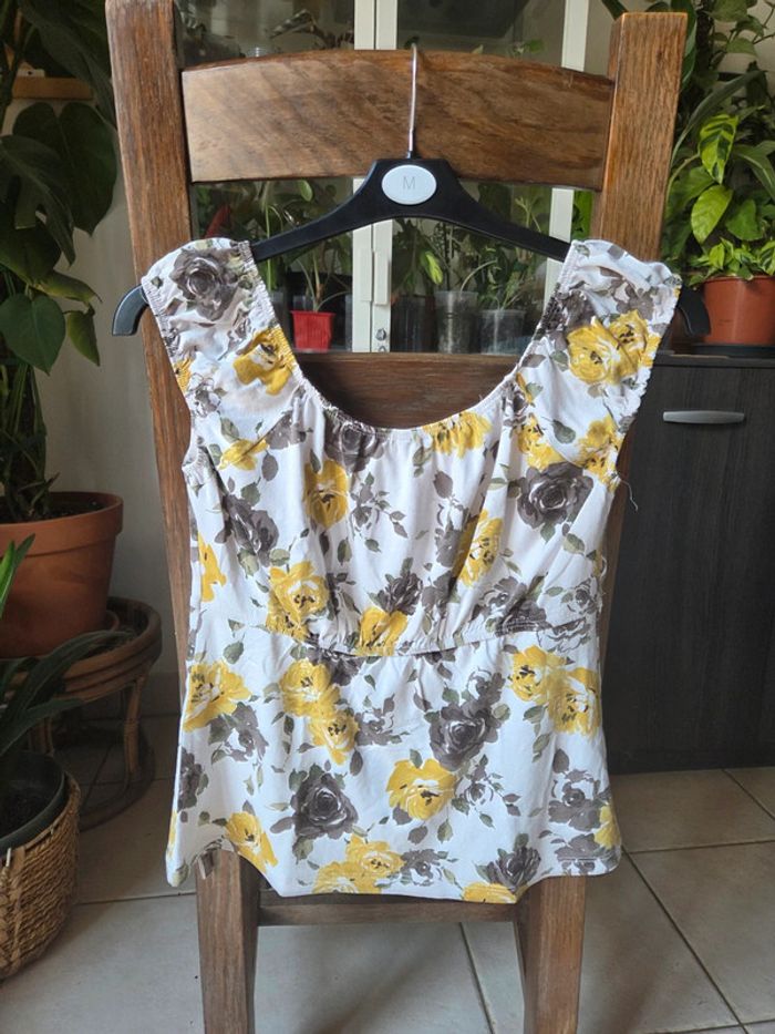 Haut avec motifs floraux