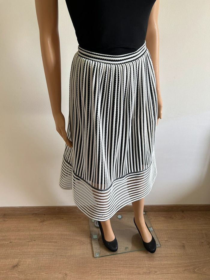 Jupe mi longue patineuse blanche et noire WE taille S TBE - photo numéro 2