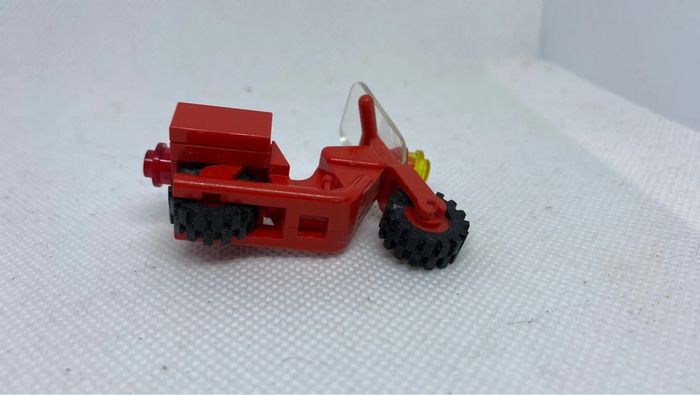 Lego moto ancienne motorcycle Town red + windscreen x81c02 + bb0057 - photo numéro 6