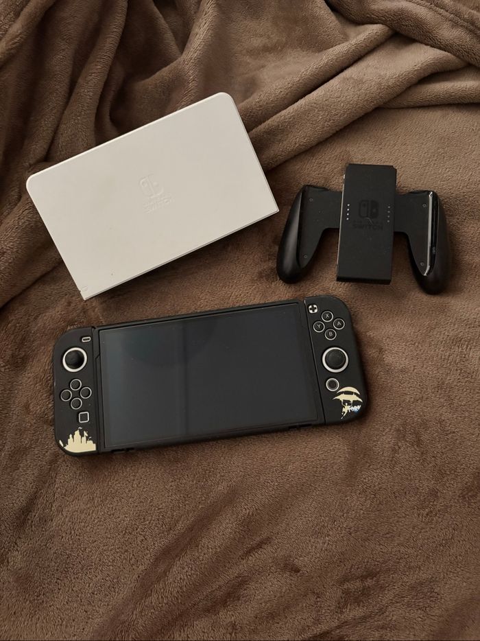 Console Nintendo Switch Oled en très bon état. - photo numéro 3