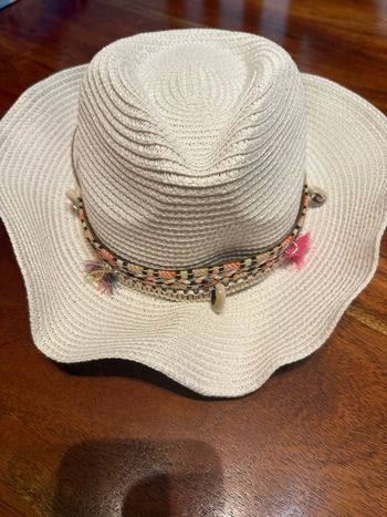 Chapeau de paille neuf