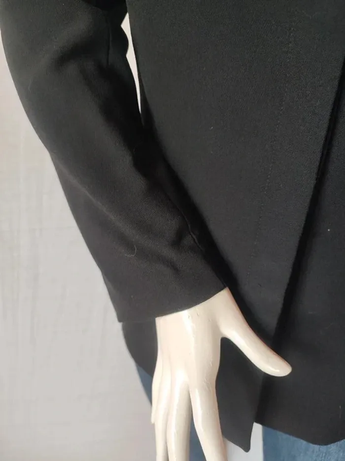 Veste noire - photo numéro 4