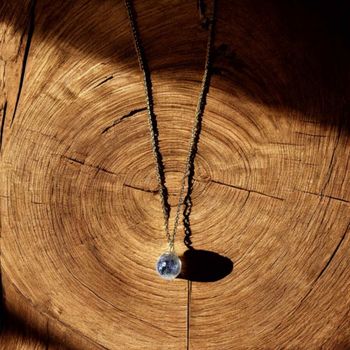 Collier Boule Transparente – Étoiles Violettes
