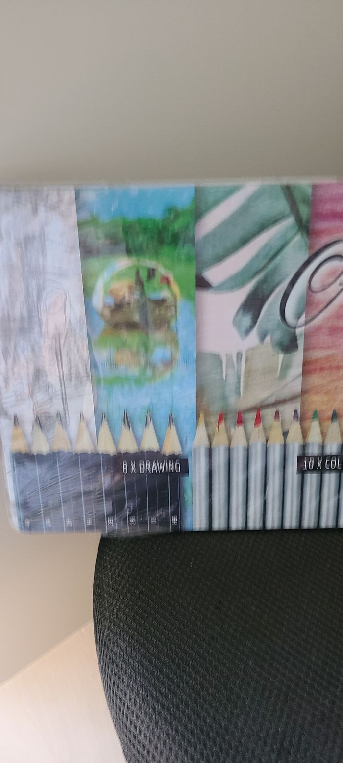 Boite en métal de 45 crayons de couleur pour artiste neuf - photo numéro 5