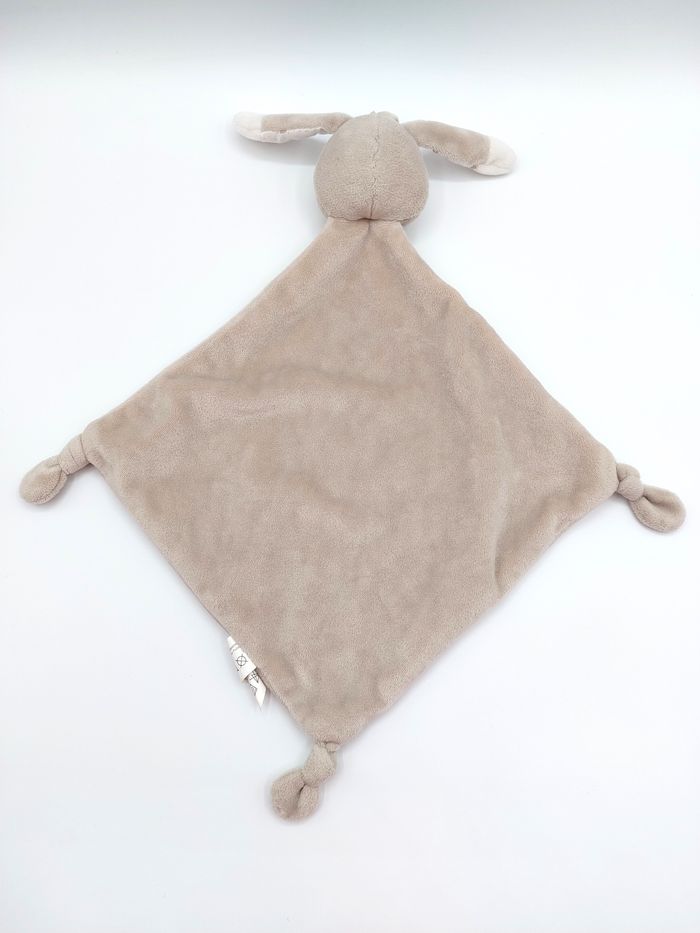 Doudou plat lapin beige AUCHAN nuage blanc yeux dormeurs joues bleues - photo numéro 2