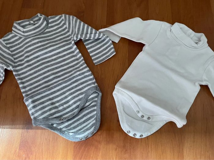 Lot de 2 bodies à col 3 mois