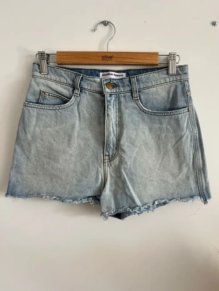 Short en jean bleu clair American Apparel - photo numéro 3