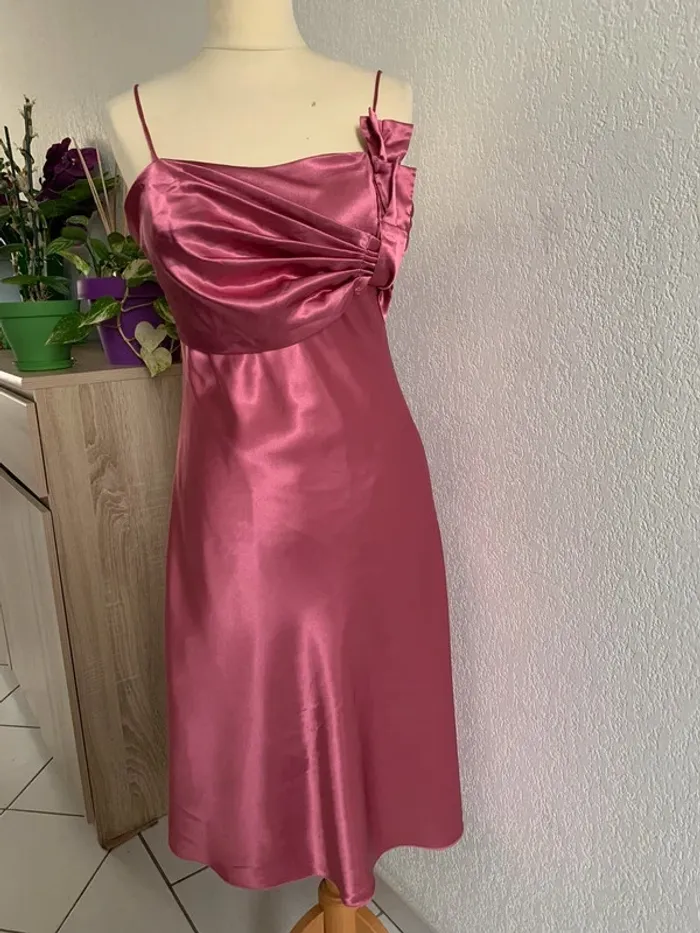 Robe rose habillée T 40 - photo numéro 2