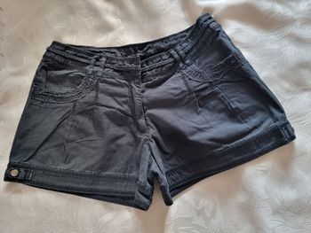 Short femme.  T.40