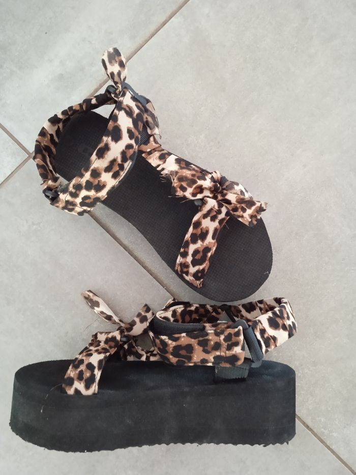 sandales tendance plate forme neuve bellucci - photo numéro 2
