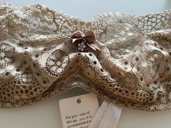 Soutien-gorge beige dentelle Si é lei Taille 80B Neuf avec étiquette - photo numéro 3