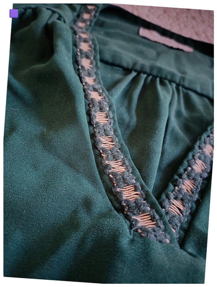 Blouse verte à manches ¾ orné broderie or details vintage - photo numéro 2