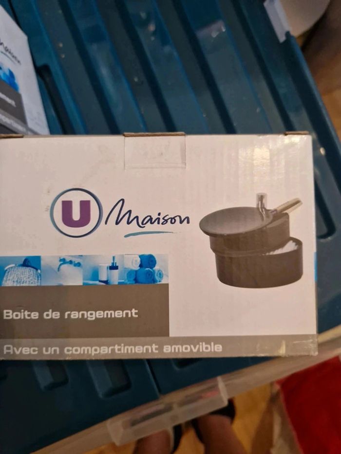 Boute de rangement noire neuve