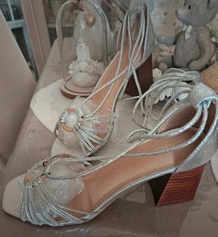 Chaussures argentées à laçage Camaïeu Taille 39 Neuves - photo numéro 2
