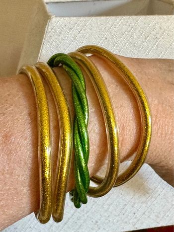 Lot de 5 joncs bouddhiste taille L 6,5 cm 4 or et un vert double tressé
