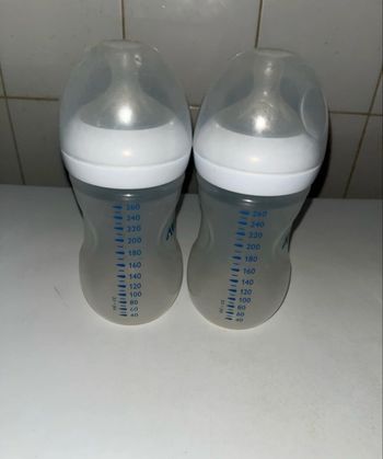 Biberons de 2 260m et 3 de 125ml 