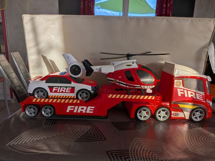 Camion pompier,voiture et hélicoptère