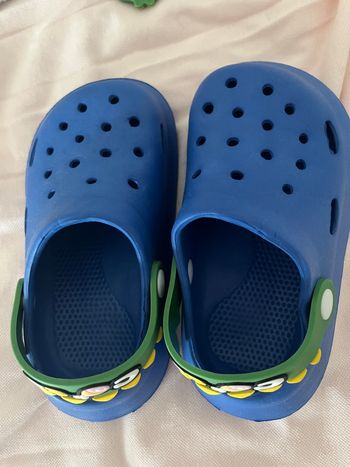 Sabot plastique dinosaures neuf