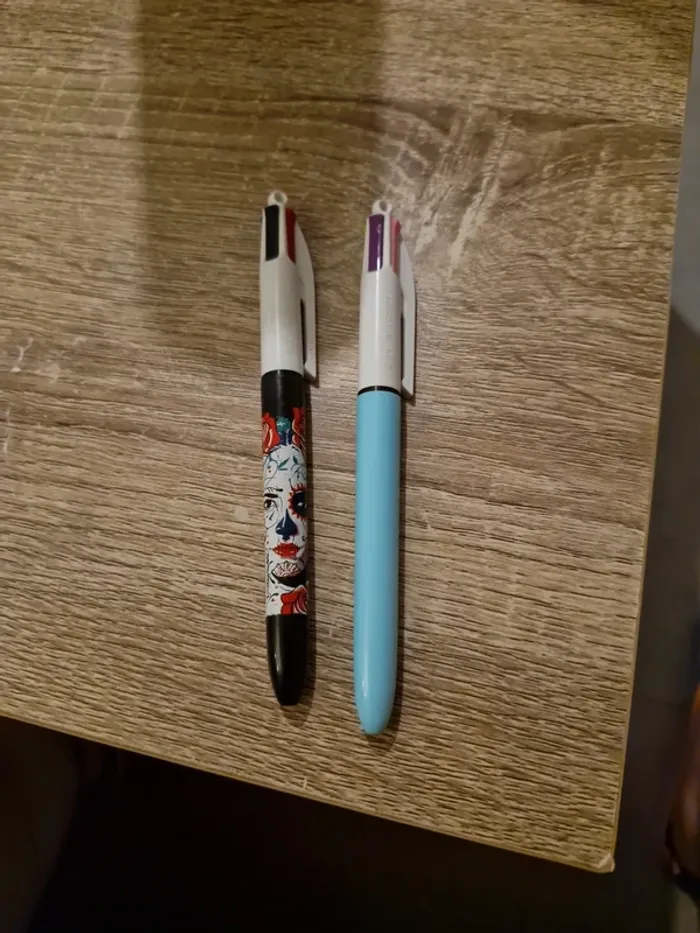 Lot deux 4 couleurs Bic