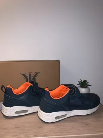 Chaussure d’enfant taille 35