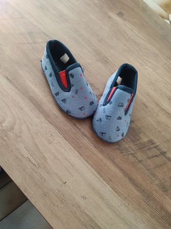 Pantoufles avec petit bateau inextenso pointure 19