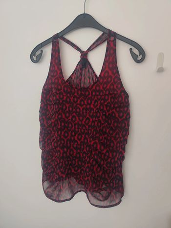 Top débardeur à volants et motifs rouge noir Véro Moda XS dos croisé