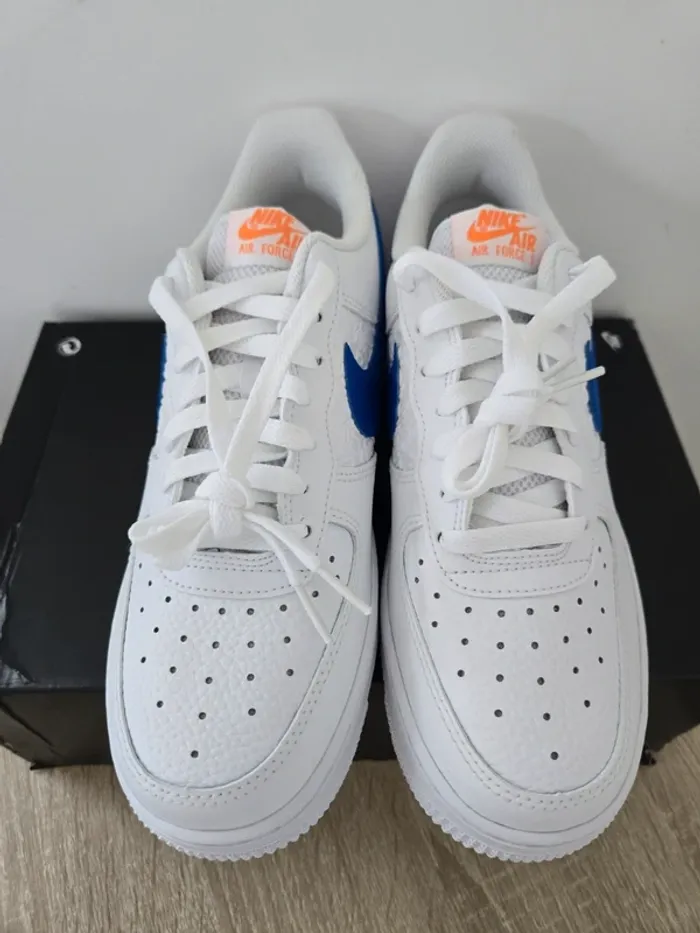 Nike air force 1 taille 38,5 neuves blanc bleu édition basket ball - photo numéro 5