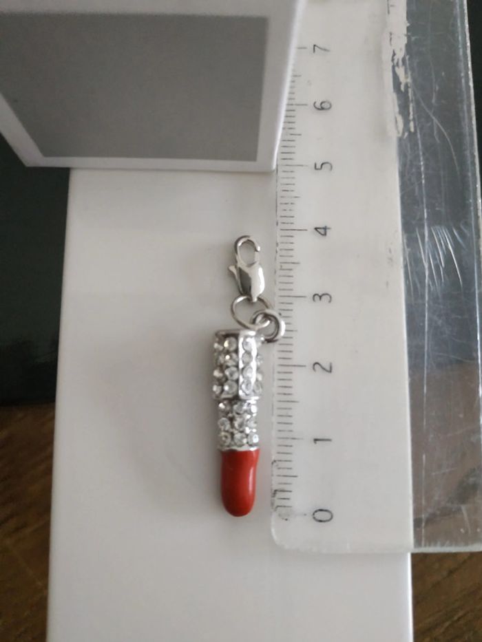 Pendentif rouge à lèvre rouge et strass - photo numéro 2