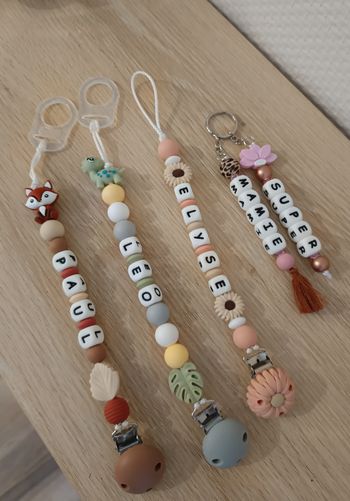 Attache-tétine personnalisée 🌸