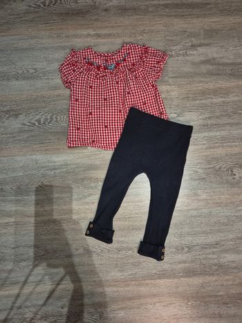 Haut rouge à carreaux vichy et legging côtelé bleu marine