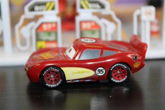 Disney Pixar cars Flash Mc Queen - photo numéro 2