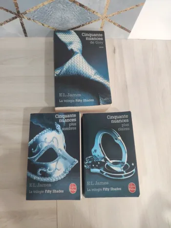 Lot 3 tomes trilogie Cinquante nuances de Grey plus sombres plus claires James