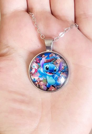 Collier Stitch – Ambiance Hawaï colorée
