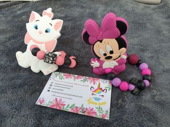 2 hochets personnages