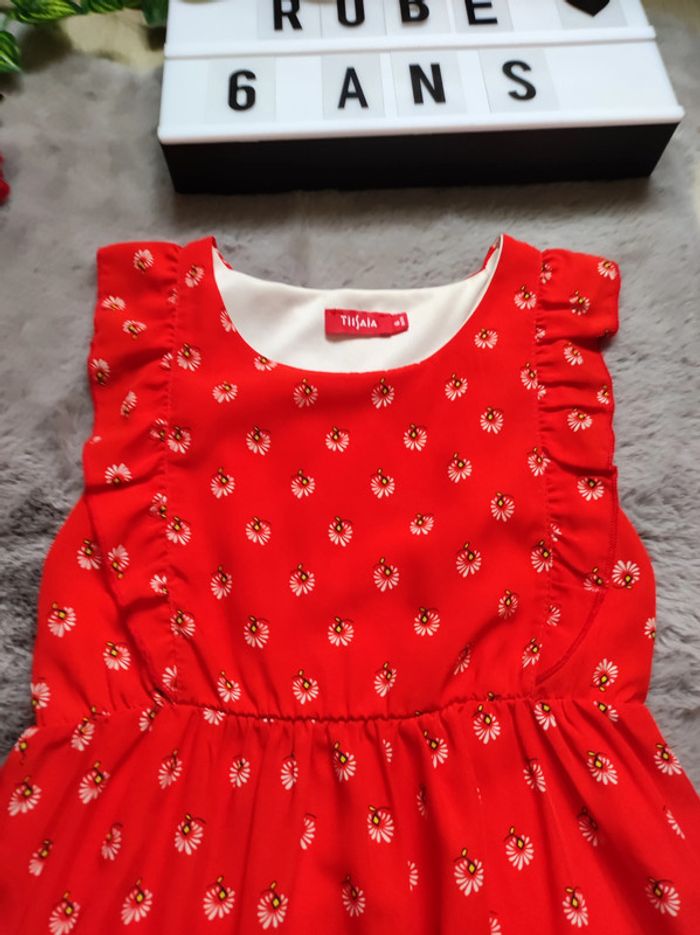 Belle robe rouge à fleurs manches courtes 6 ans - photo numéro 2