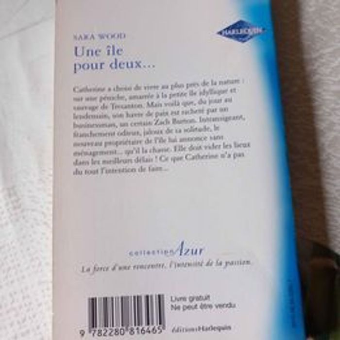 Une île pour deux de Sara Wood - photo numéro 3