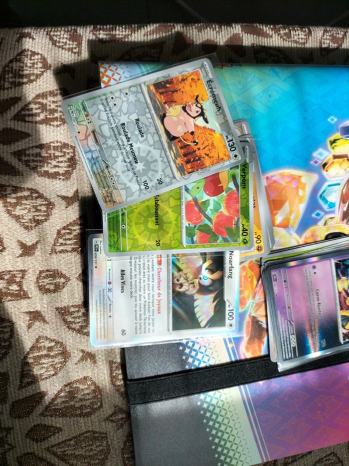 Coffret pokémon 2025 avec sleeves et top loaders. - photo numéro 3