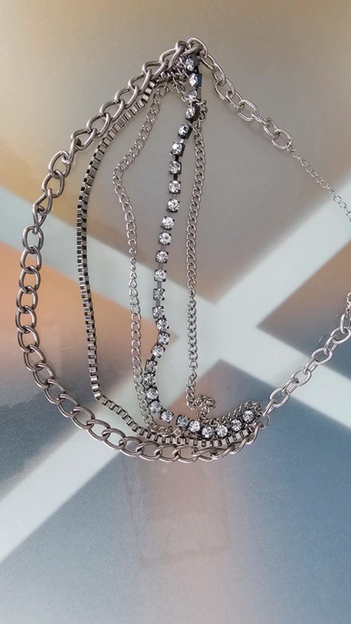 Collier plusieurs rangs très joli