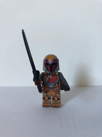Figurine type lego guerrier Mandalorian Sabine Wren. star Wars