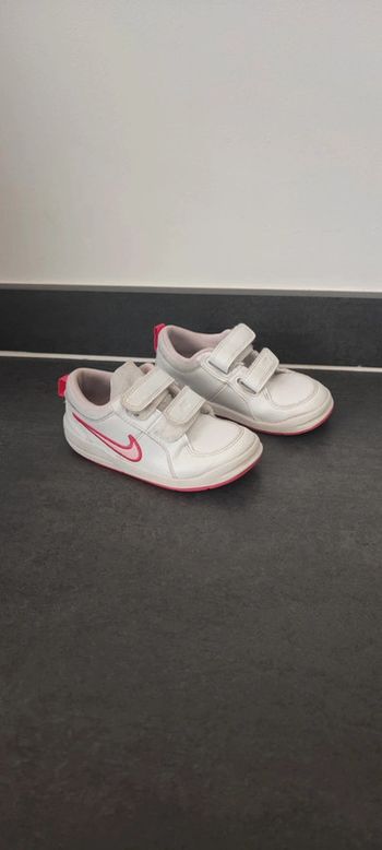 Paire de baskets nike taille 26