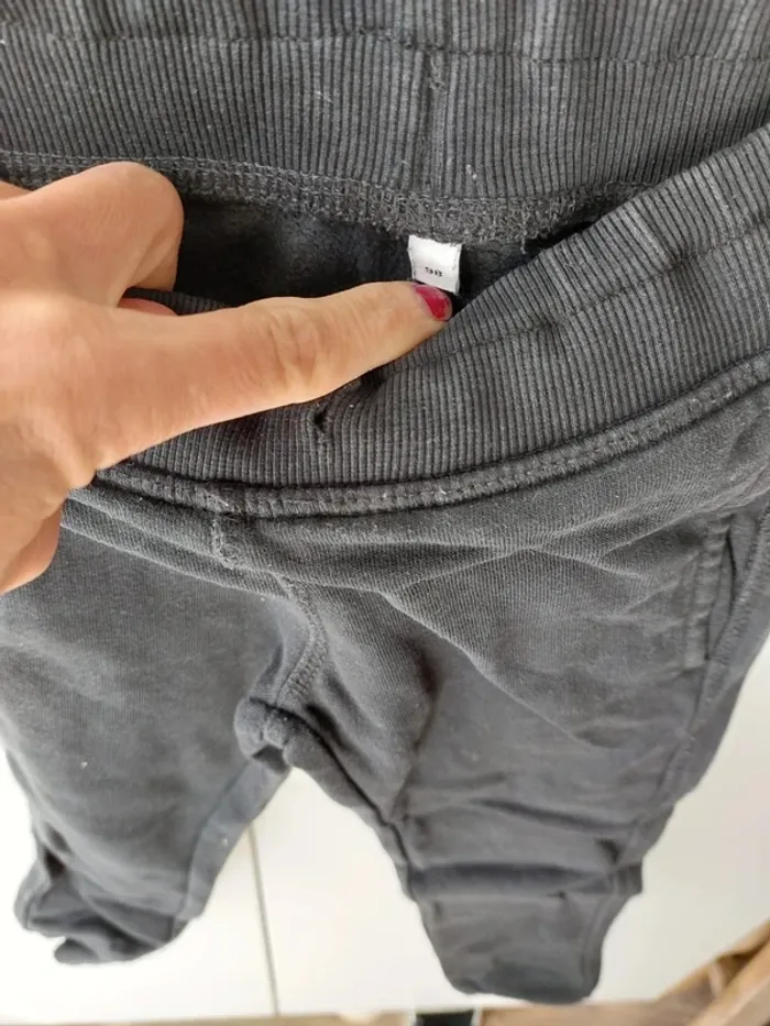 Jogging noir taille 3 ans - photo numéro 2