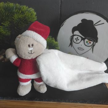 Doudou Peluche Kimbaloo La Halle Ours Pére Noel Rouge Blanc Mouchoir Gros Beige