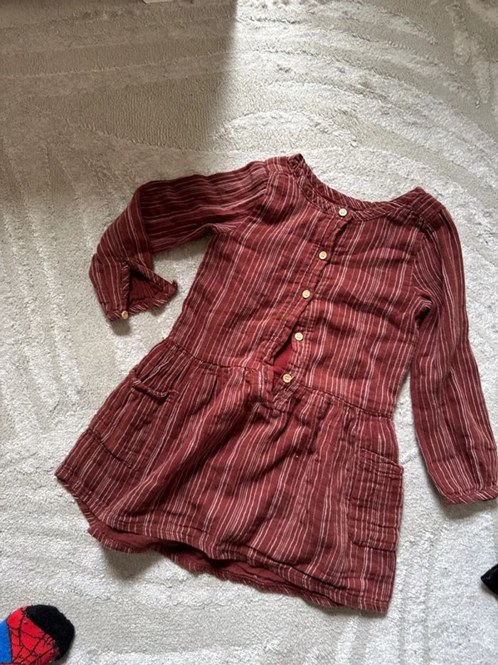 Robe bordeaux 4 ans très bon état - photo numéro 3