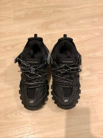 BaLenciaga disponible bon état pointure 44 -45